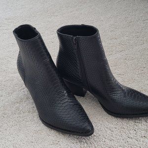 Mattise Spirit Black Snake Embossed Pointed Toe Ankle - LIKE NEW Size 6 1/2